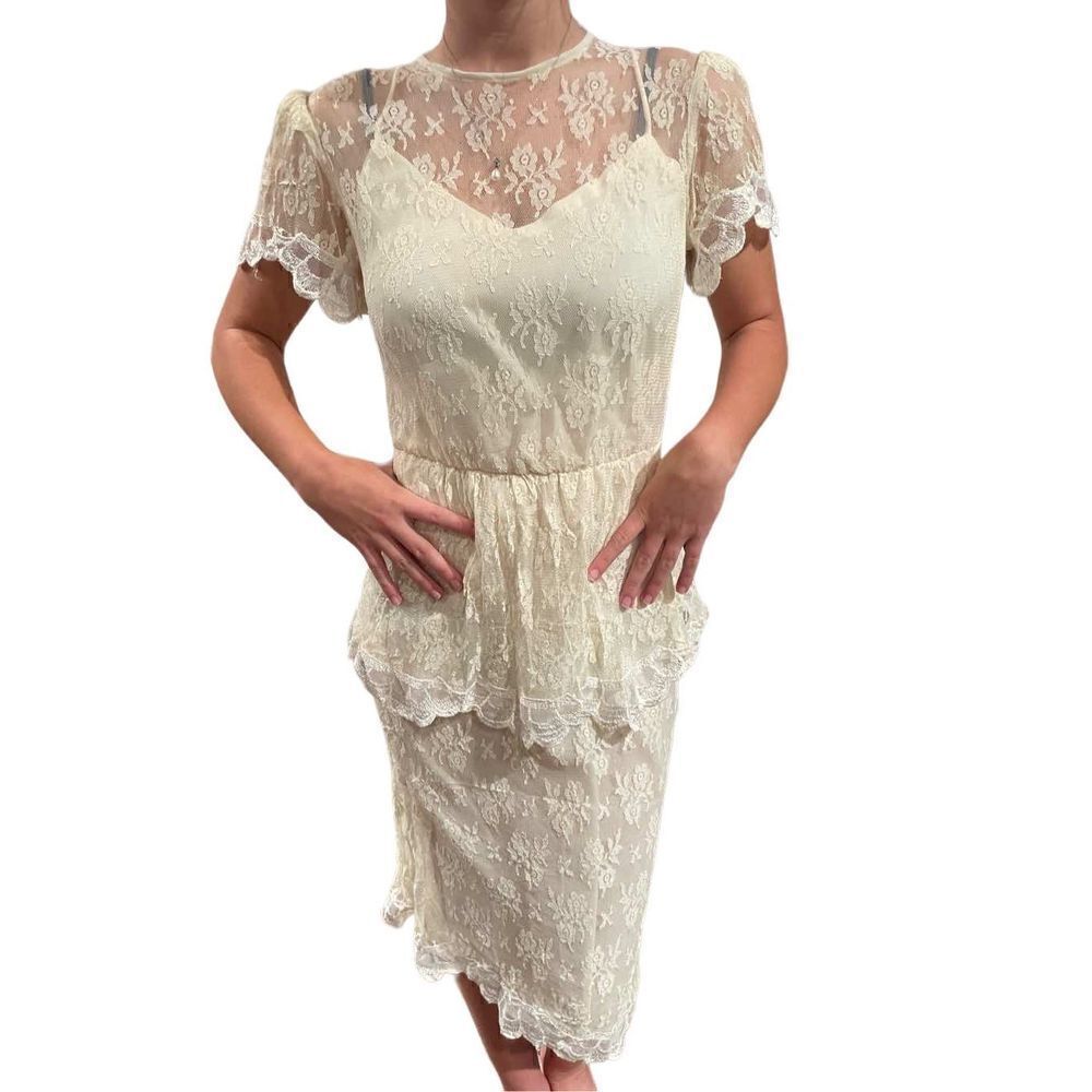 Argent Fille LTD 1970’s VINTAGE DELICATE LACE DRESS CREAM FAUX PEARL BUTTONS